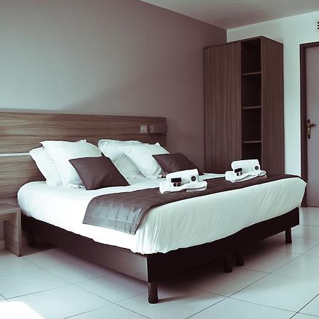 Le Cay Hotel Roquebrune-sur Argens Ruang foto
