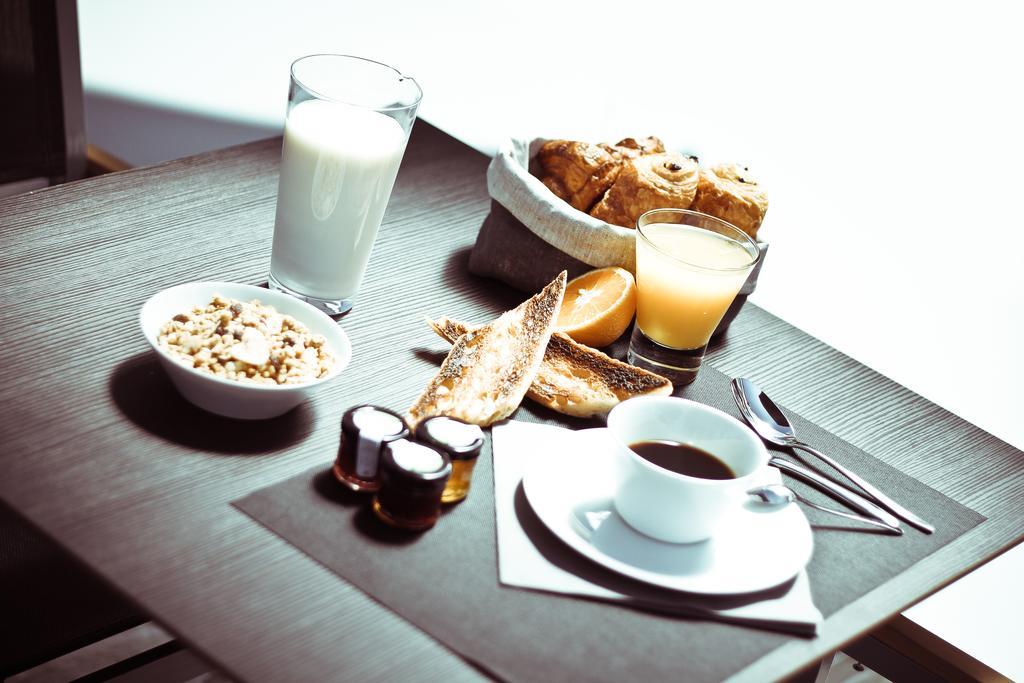 Le Cay Hotel Roquebrune-sur Argens Bagian luar foto