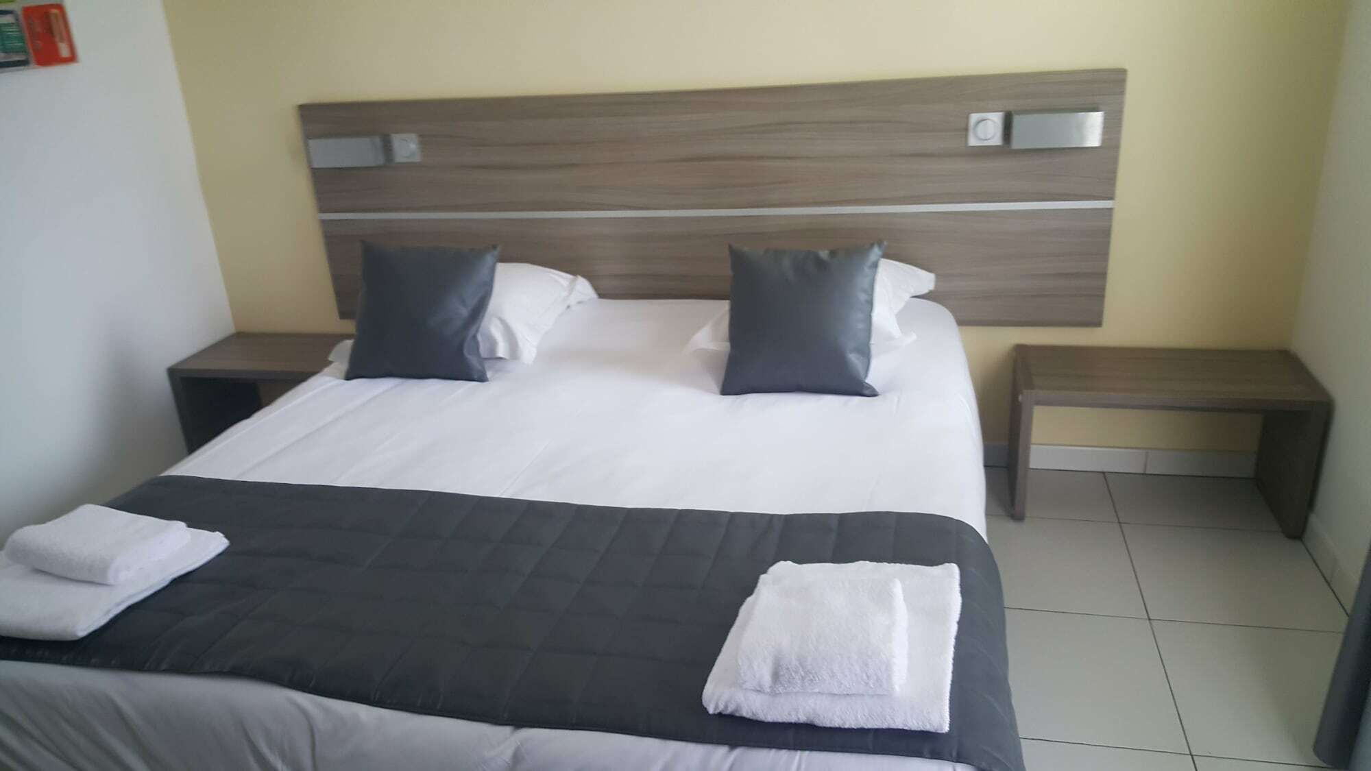 Le Cay Hotel Roquebrune-sur Argens Bagian luar foto